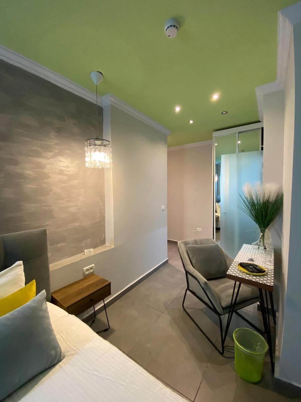 ミニバー、デスク、WiFi (無料)、ベッドシーツ