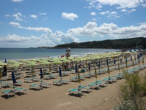 Private beach nearby, free beach shuttle, sun-loungers, beach umbrellas - Residence Hotel Baia di Paradiso (Peschici)