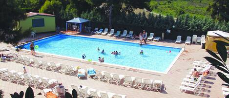 Seasonal outdoor pool, sun loungers