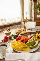 Café da manhã com buffet grátis todos os dias