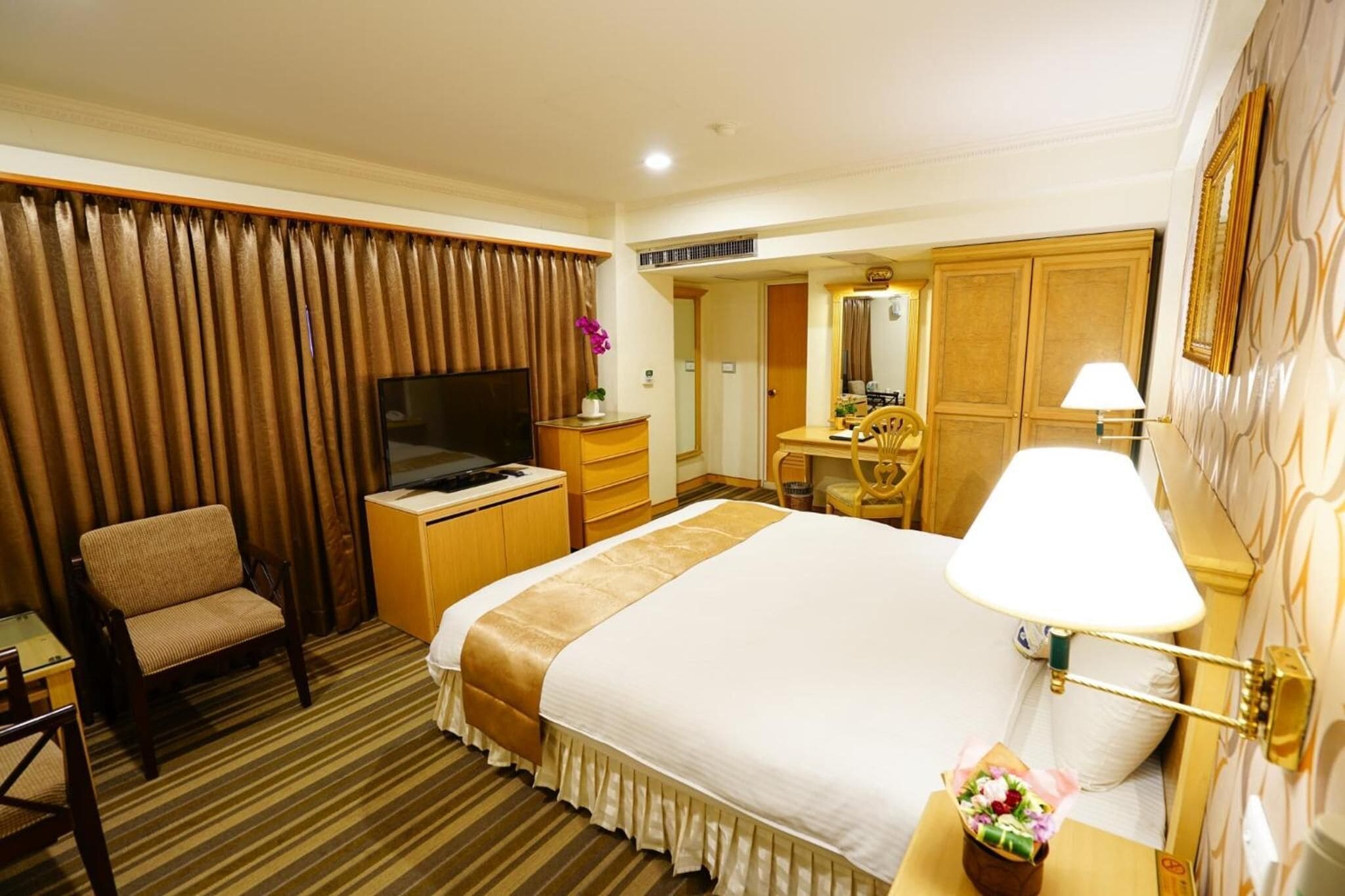 Desk, blackout drapes, rollaway beds, free WiFi