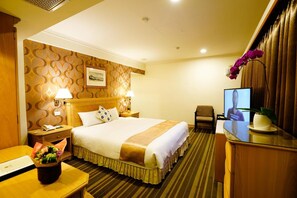 Desk, blackout drapes, rollaway beds, free WiFi - Tainan Cambridge Hotel (Tainan)