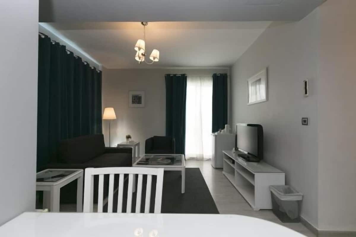Living area | 32-inch LCD TV with satellite channels, TV