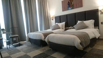 Habitación superior con 1 cama doble o 2 individuales, vistas a la ciudad | Vistas desde la habitación