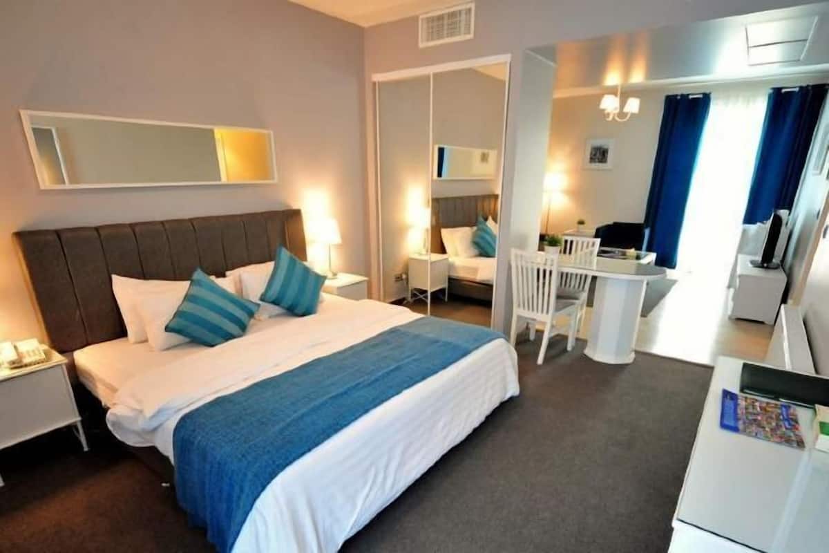1 bedroom, minibar, in-room safe, desk