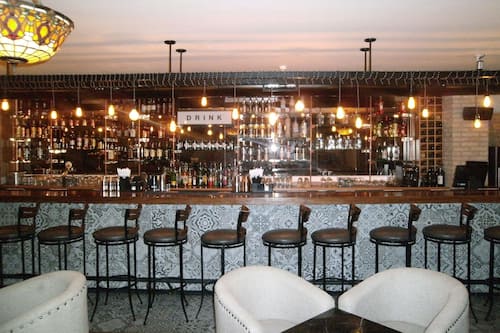 3 Bars/Lounges