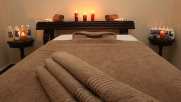 Sauna, höyrysauna, vartalohoitoja, aromaterapiaa, kuumakivihierontaa