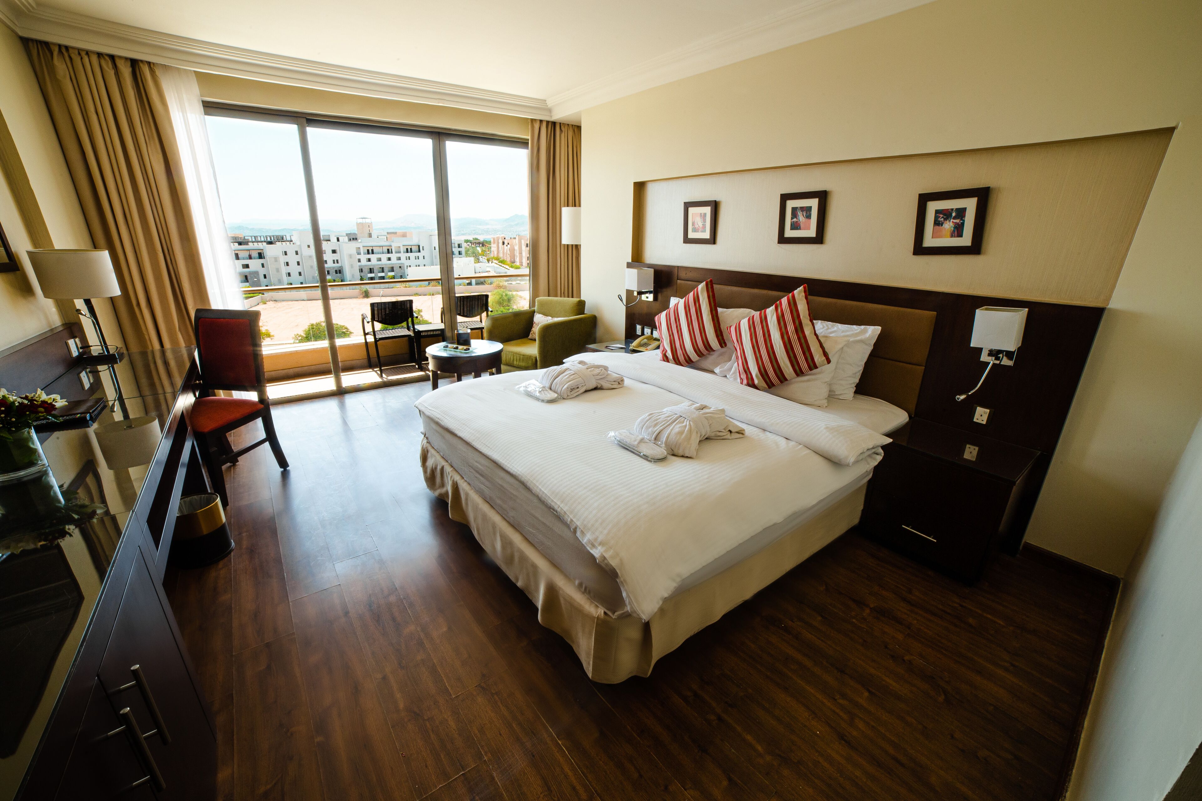 Deluxe Room, Pool View | Minibar, in-room safe, desk, soundproofing