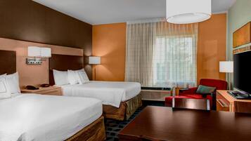 Caja fuerte, escritorio, tabla de planchar con plancha