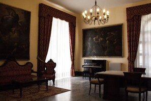 Lobby lounge - Casa Tolentino (Naples)