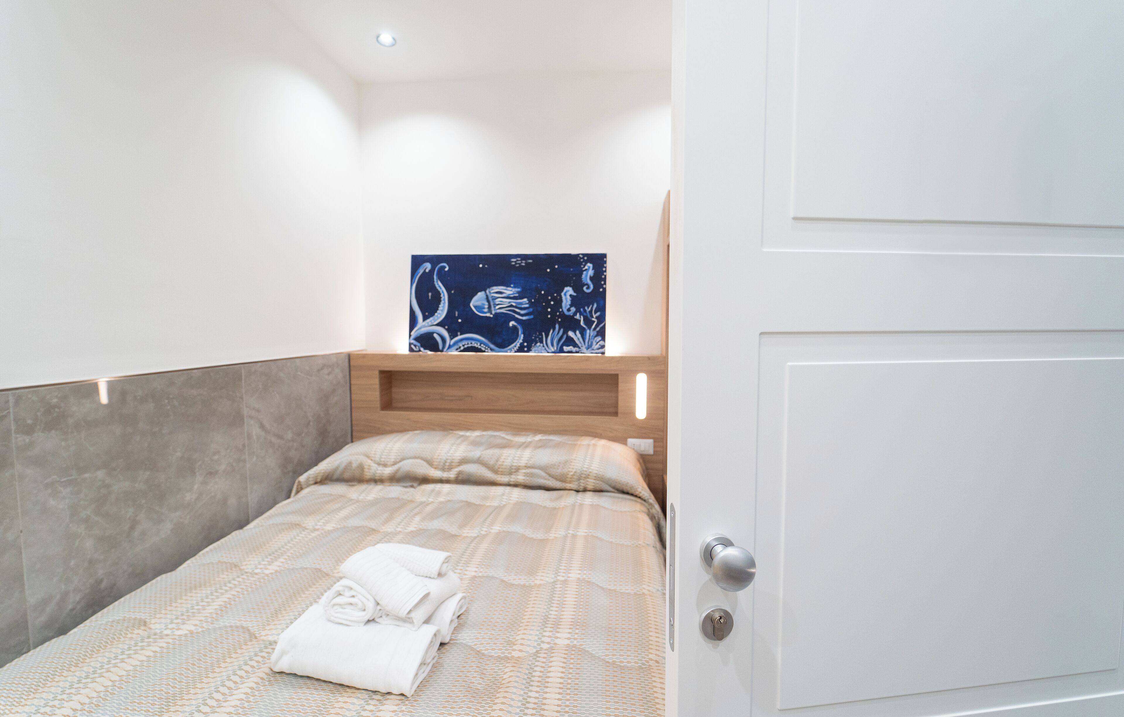 Standard Room, 1 Double Bed, Annex Building | Desk, bed sheets