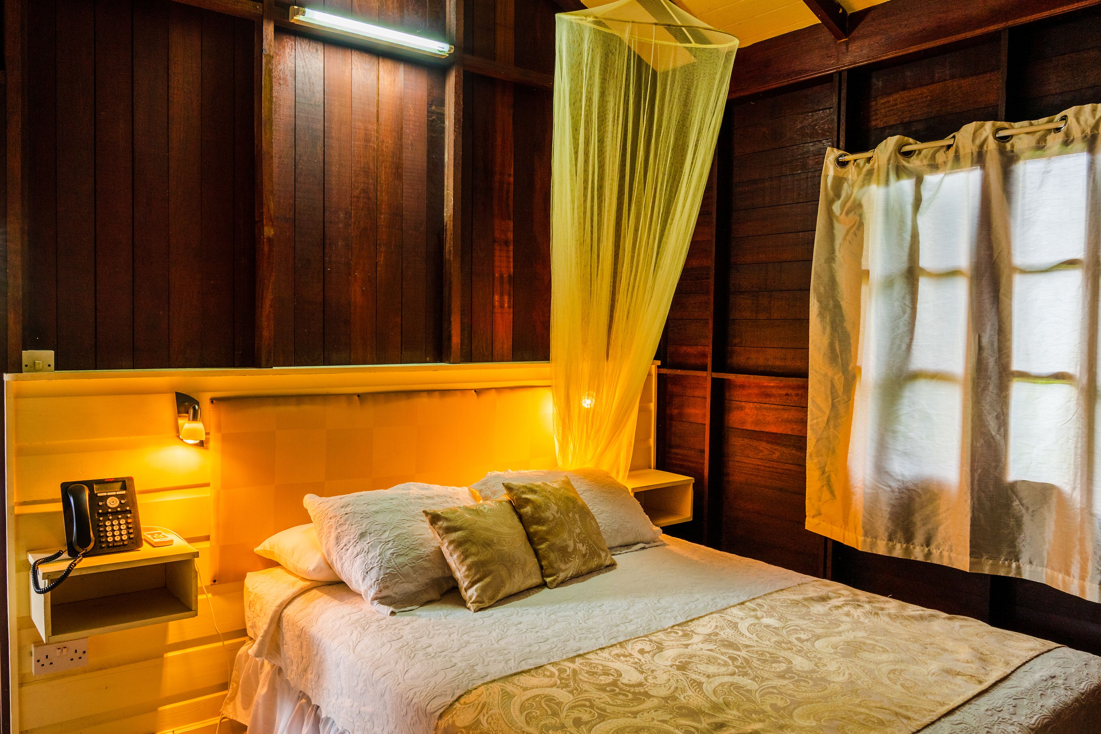 Beach Cottage | Desk, iron/ironing board, rollaway beds, free WiFi