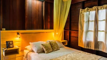 Beach Cottage | Desk, iron/ironing board, rollaway beds, free WiFi