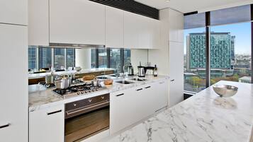 Premier Apartment, 2 Bedrooms, Balcony | Private kitchen | Full-sized fridge, microwave, oven, stovetop