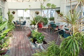Outdoor dining - Cambridge Yang Kang Hotel (Tainan)
