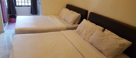Family Room | Rollaway beds, free WiFi