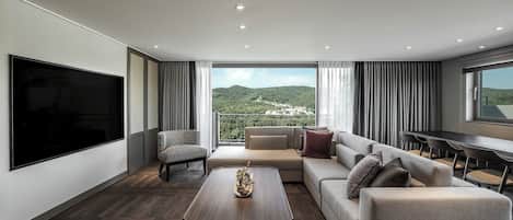 Grand Suite (Remodeling Room / No Kitchenette) | Coin séjour