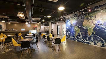 每日供應自助早餐 (每人 MYR18)