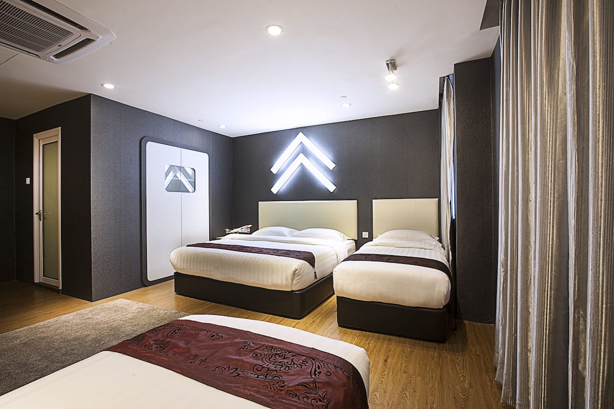 first class family | soundproofing, iron/ironing board, free wifi