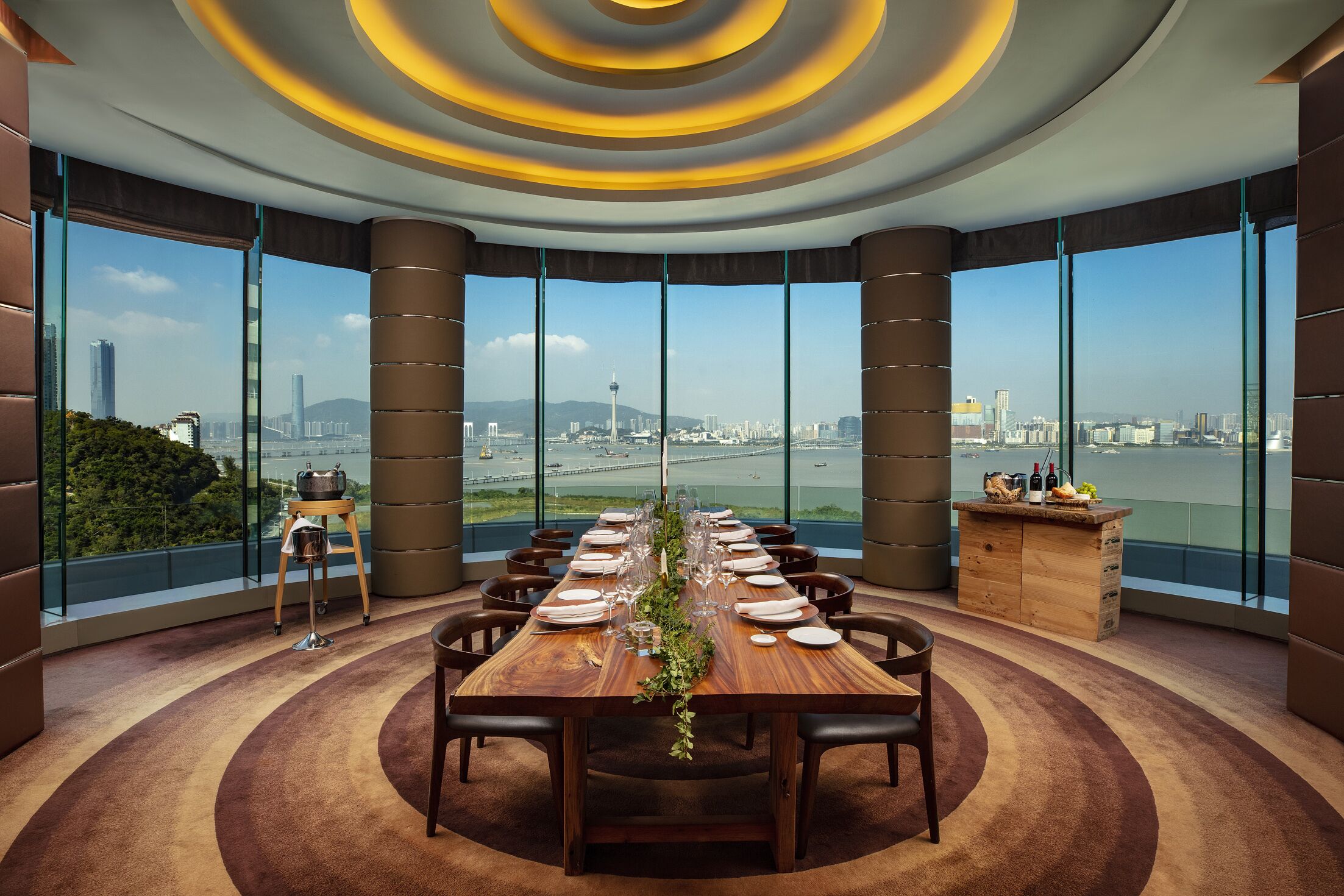 5 restaurants, breakfast, lunch, dinner served; italian cuisine