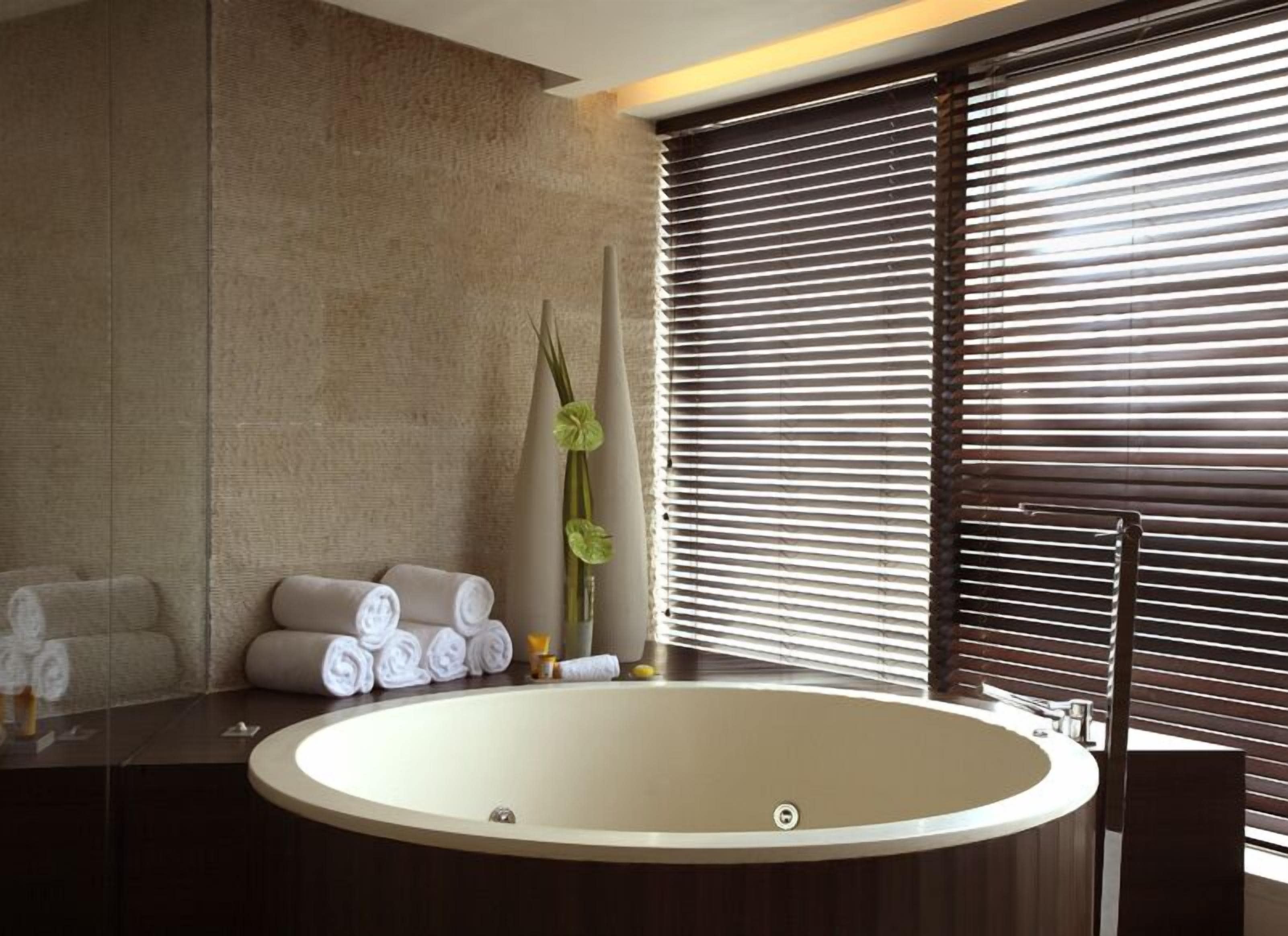 premier suite | bathroom | free toiletries, bathrobes, slippers, towels