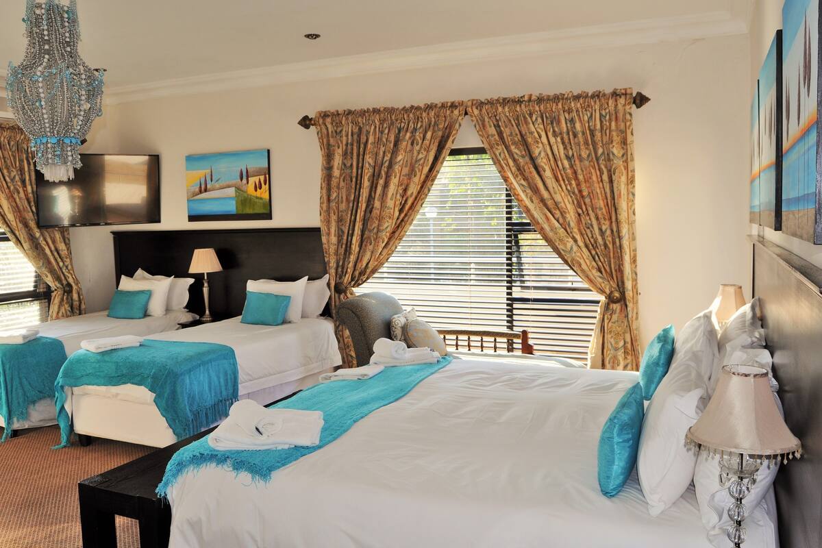 Deluxe Suite, 1 Bedroom (Room 4) | Premium bedding, minibar, in-room safe, desk