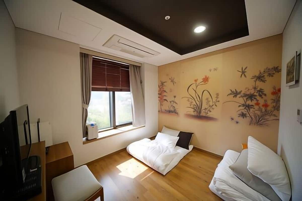 1 chambre, couette en duvet d'oie, rideaux occultants
