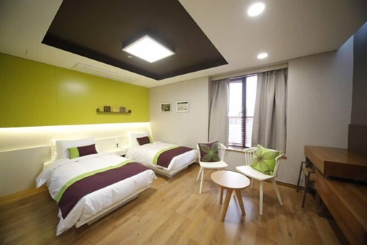 1 chambre, couette en duvet d'oie, rideaux occultants
