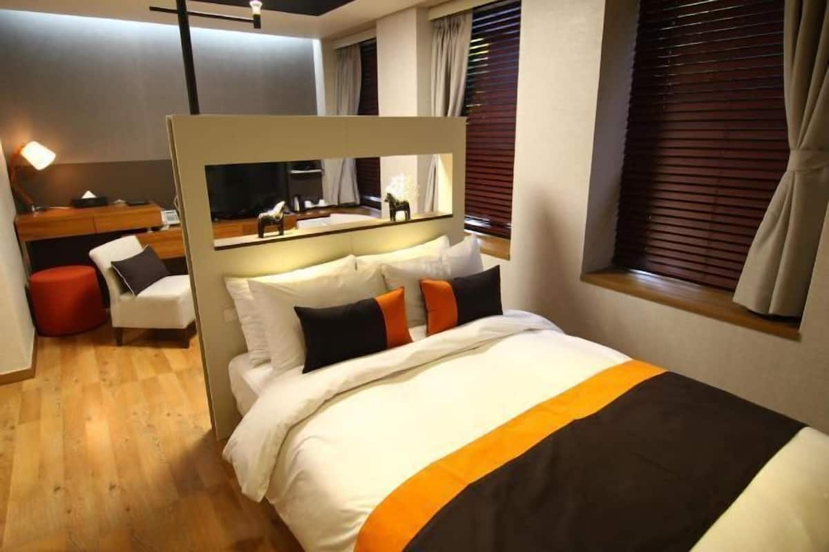 1 chambre, couette en duvet d'oie, rideaux occultants