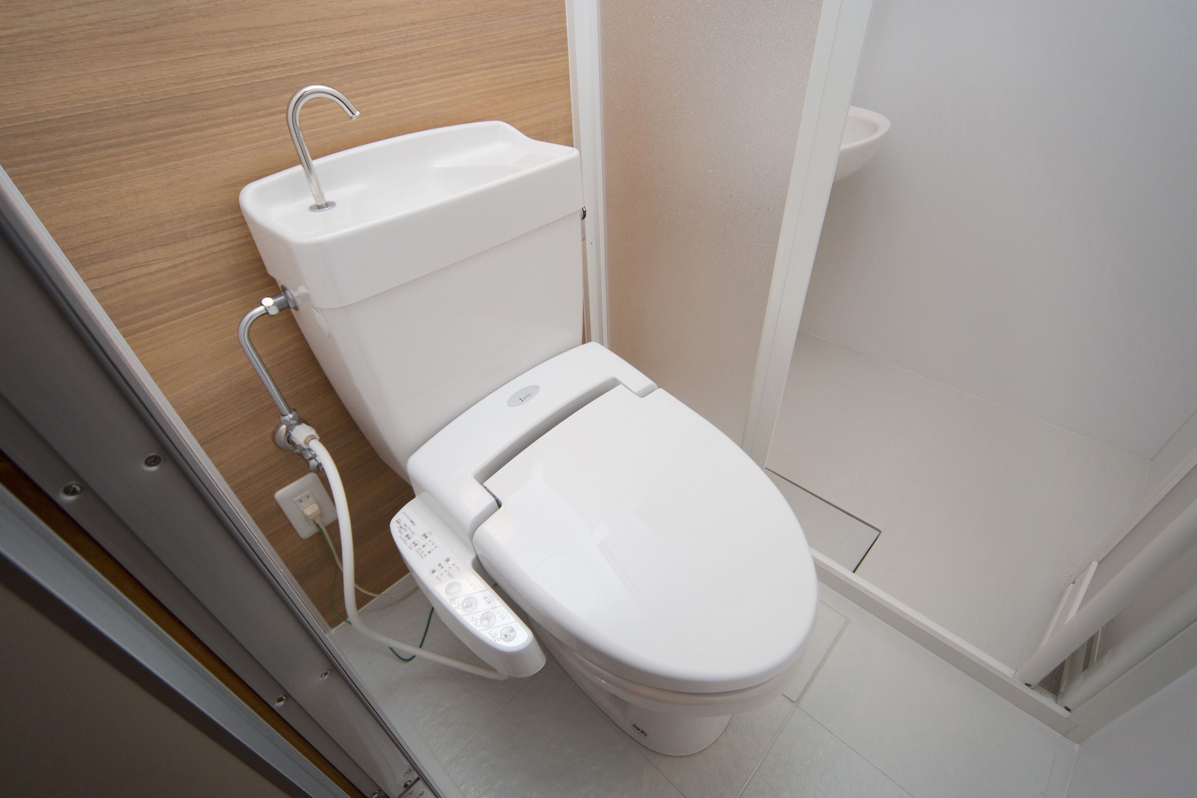 Standard Twin Room, Non Smoking (Japanese-Style) | Bathroom | Shower, free toiletries, hair dryer, towels