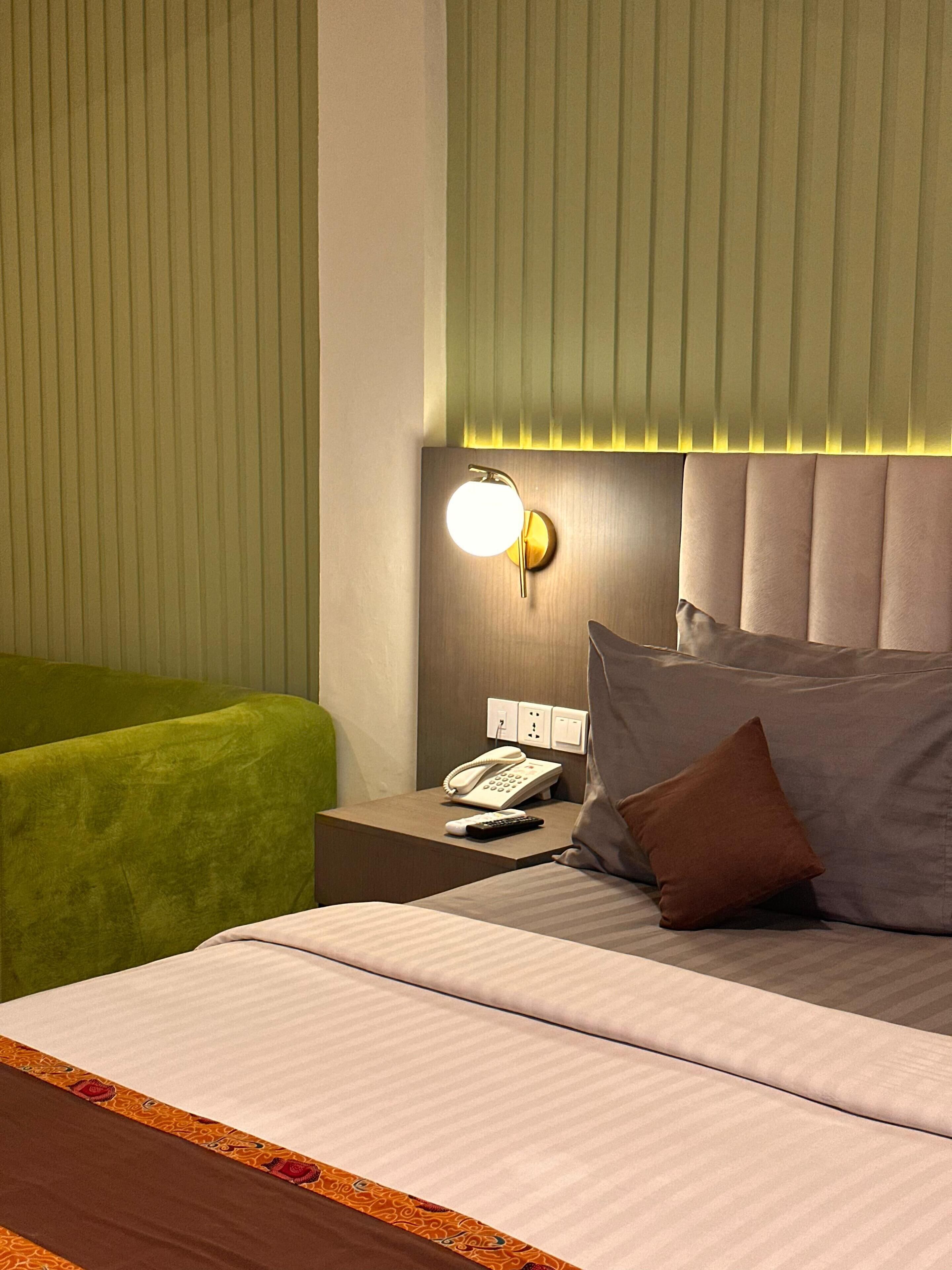 Business Double Room | Desk, rollaway beds, free WiFi