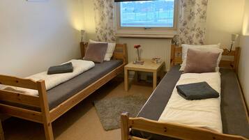 Eenvoudige Twin kamer | Gratis babybedden, gratis wifi