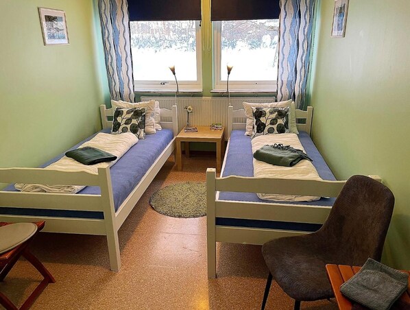 Free cots/infant beds, free WiFi