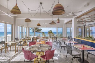 2 Restaurants, Frühstück, Mittagessen, lokale Küche