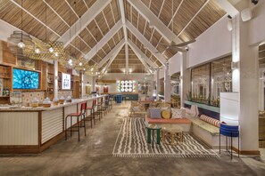 2 quầy bar/khu lounge, quán bar trên bãi biển 
