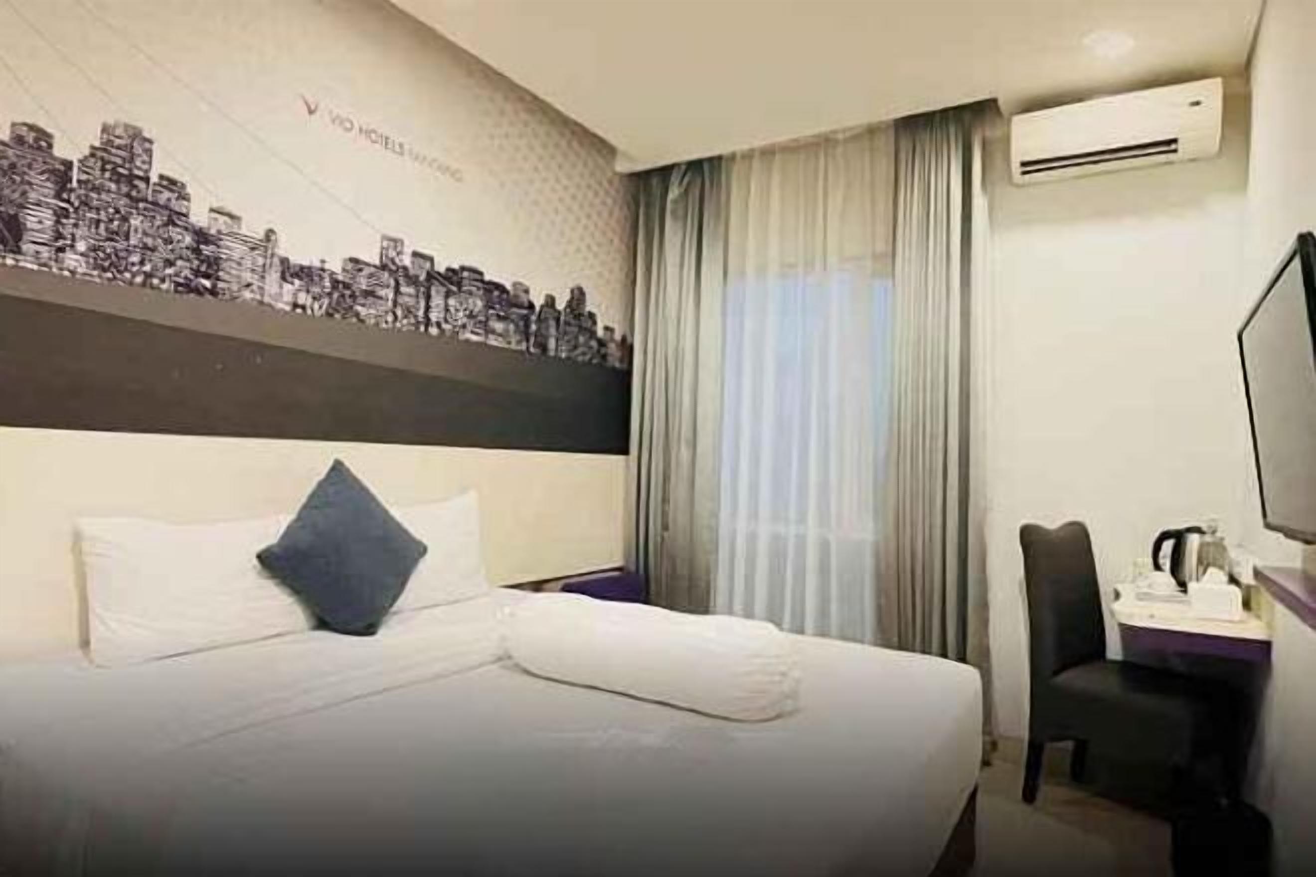 客房内保险箱、办公桌、免费 WiFi