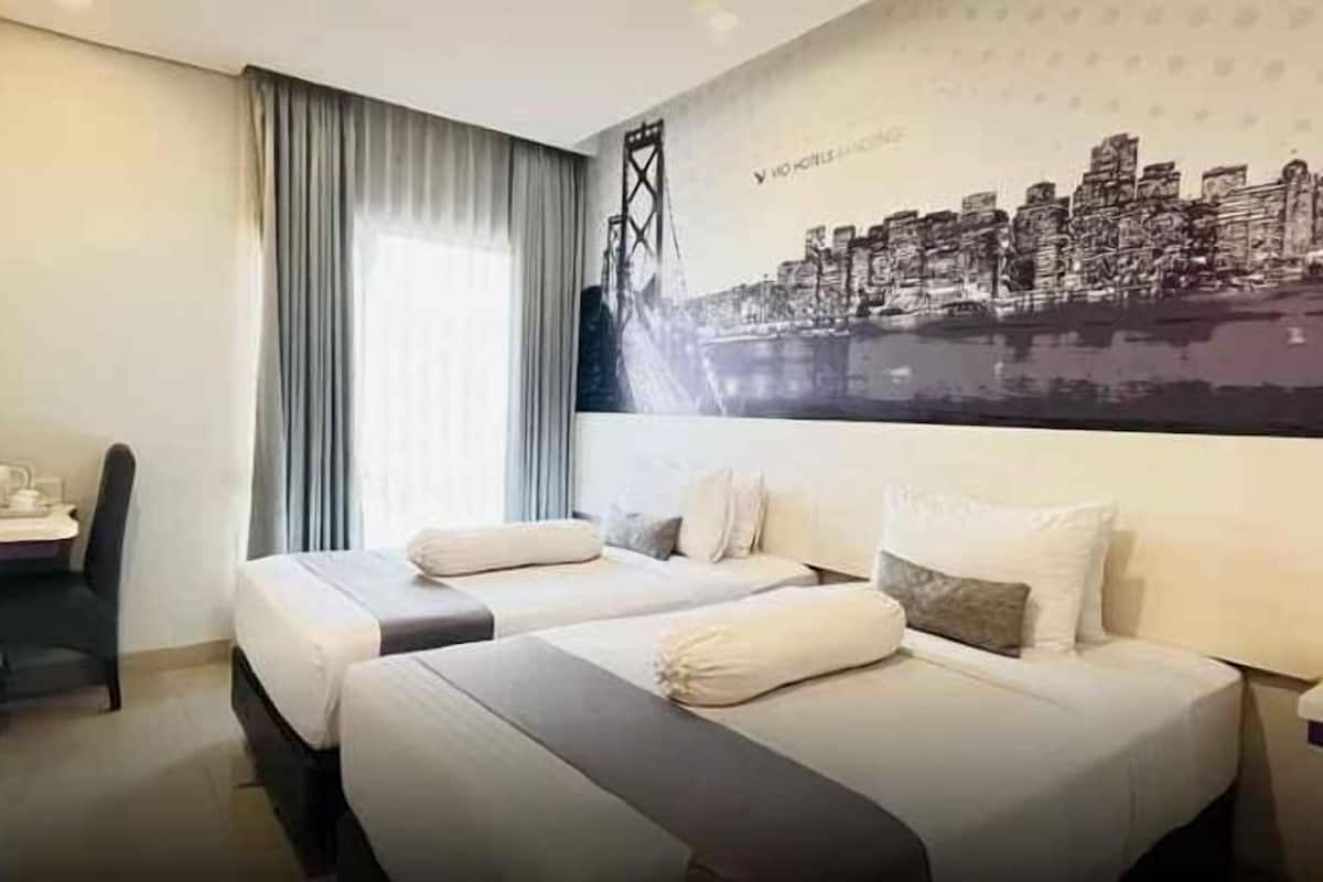 In-room safe, desk, free WiFi