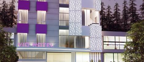 Depan hartanah - siang/malam