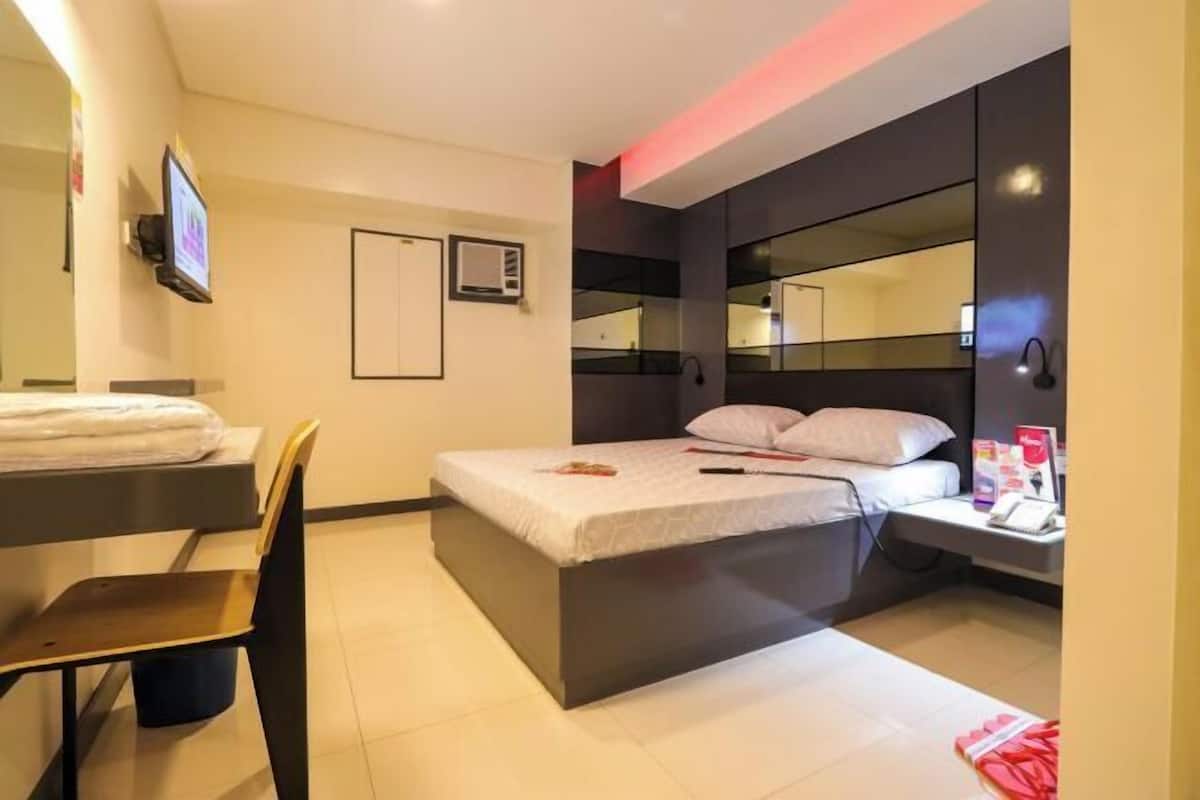 Desk, free WiFi, bed sheets