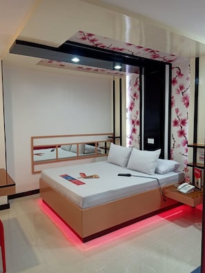 Habitación ejecutiva, 1 cama Queen size | Escritorio, wifi gratis y ropa de cama 