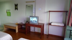 Superior Room | Desk, free WiFi - Hotel Hung Hung (Kuching)
