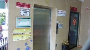 A conference room with a sign indicating its location. - Hotel Hung Hung (Kuching)