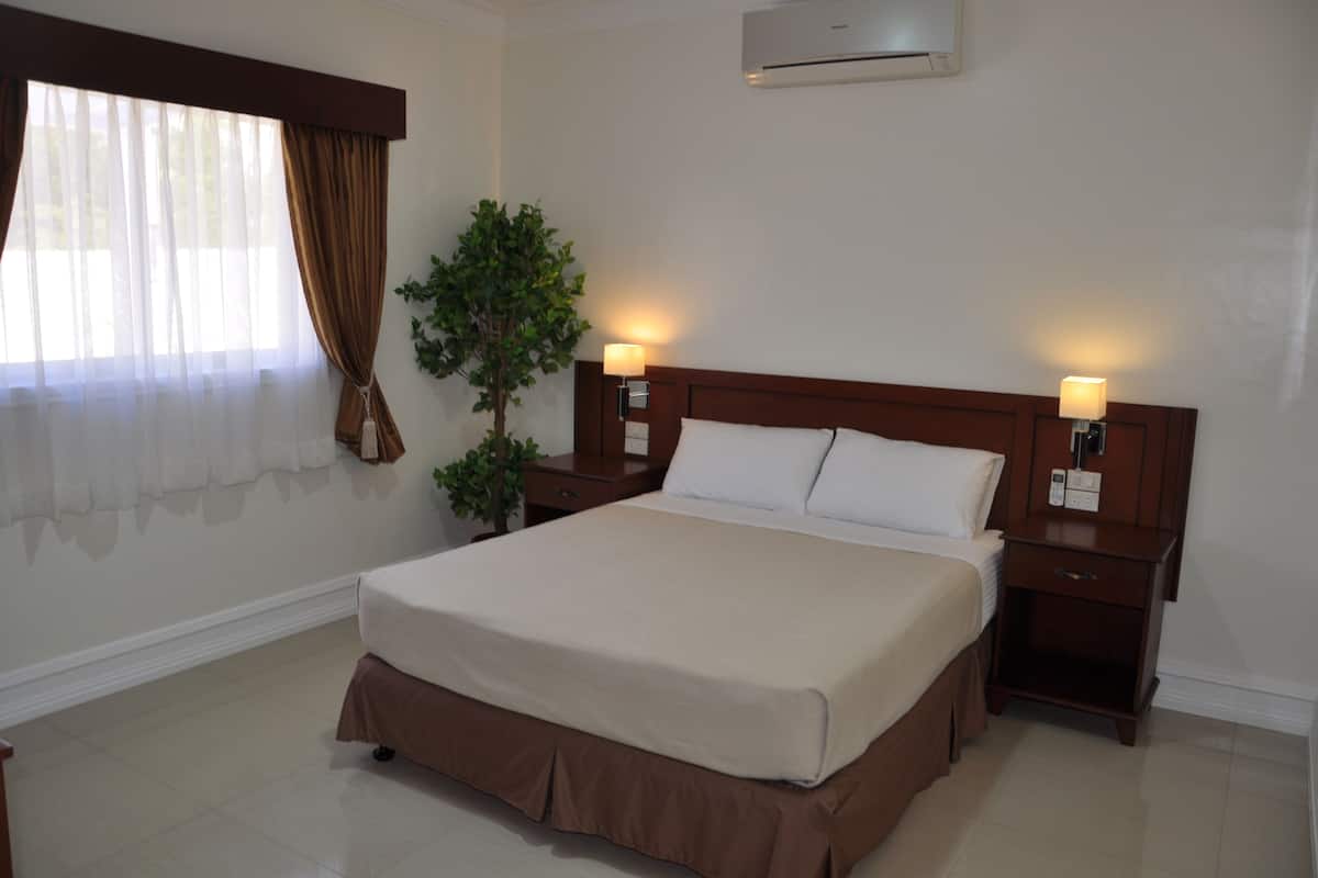 In-room safe, desk, rollaway beds, free WiFi