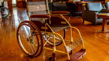 Silla de ruedas para huéspedes