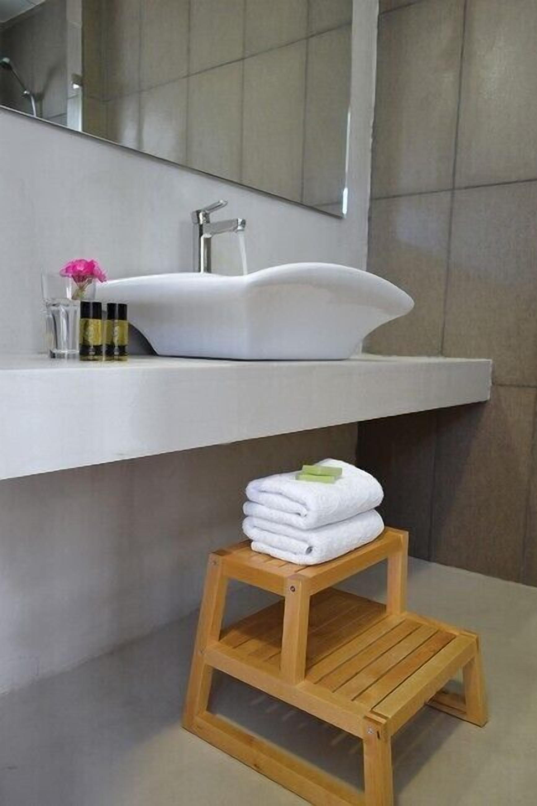 Chậu rửa trong phòng tắm