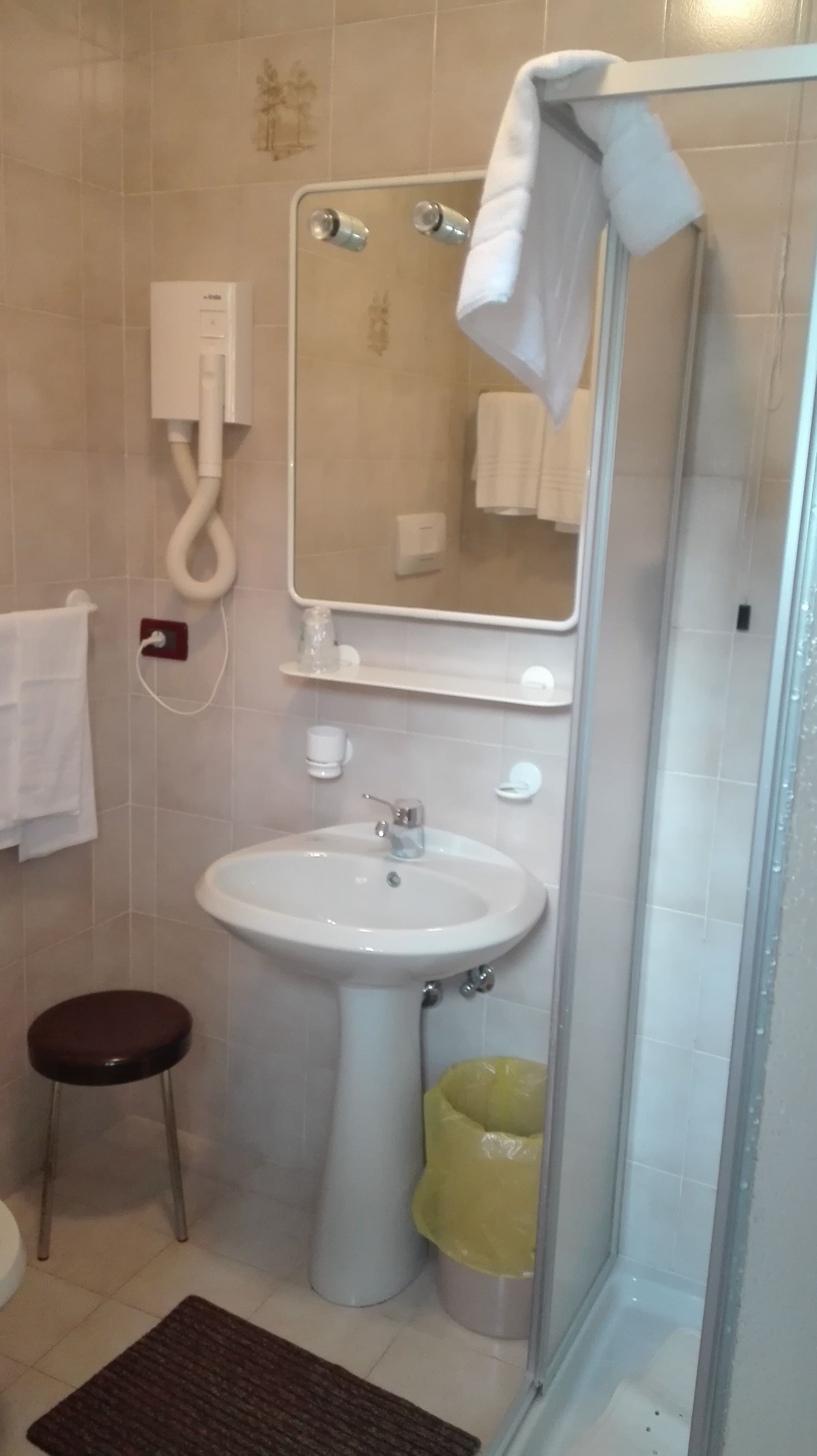quadruple room | bathroom | shower, free toiletries, hair dryer, towels