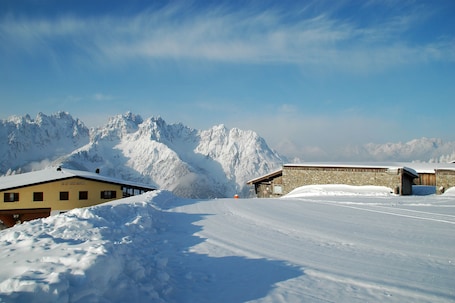Exterior. Hotel Davost