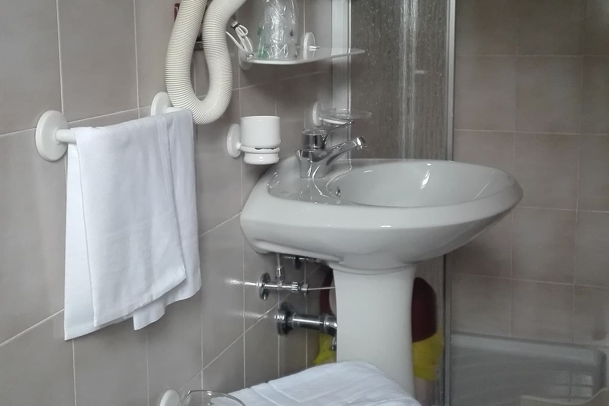 double room, balcony | bathroom | shower, free toiletries, hair dryer, towels