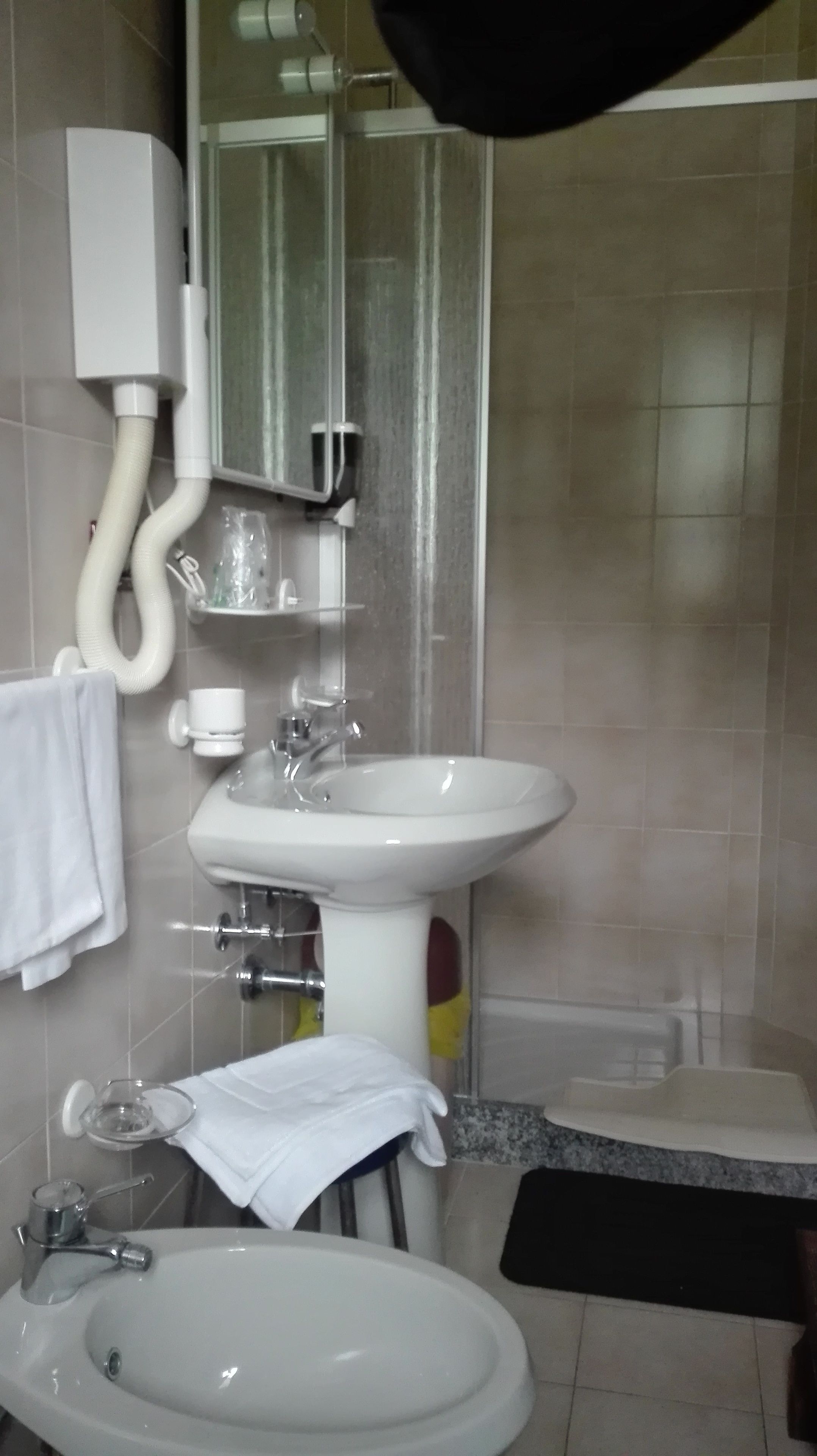 triple room | bathroom | shower, free toiletries, hair dryer, towels