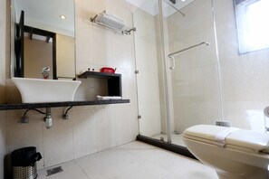 Chambre Standard Double ou avec lits jumeaux, 1 lit double | Salle de bain